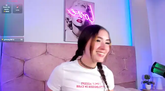 Snapshot of lunar_leen chatting on 02/20/25, 10:04 lunar leen online show from 02/20/25, 10:04