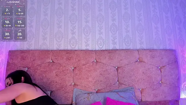 Snapshot of lunar_leen chatting on 10/19/25, 02:29 lunar leen online show from 10/19/25, 02:29