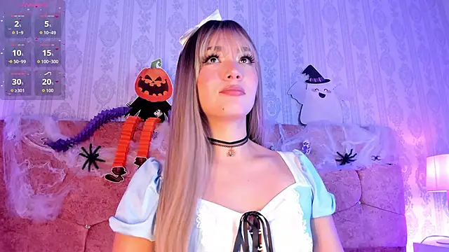 Snapshot of lunar_leen chatting on 10/31/25, 04:30 lunar leen online show from 10/31/25, 04:30