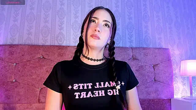 Snapshot of lunar_leen chatting on 11/11/25, 07:36 lunar leen online show from 11/11/25, 07:36