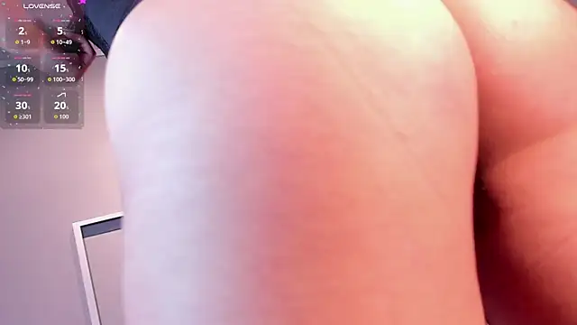 Snapshot of lunar_leen chatting on 12/03/25, 07:23 lunar leen online show from 12/03/25, 07:23