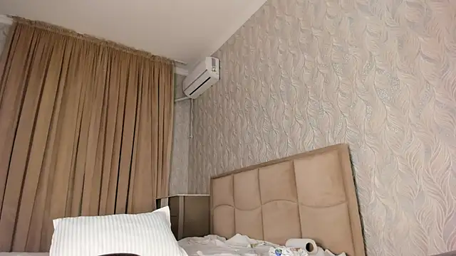 Snapshot of heyheyneko chatting on 10/20/25, 01:33 heyheyneko online show from 10/20/25, 01:33