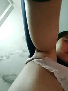Snapshot of Lien-Yeu chatting on 01/07/25, 05:54 Lien-Yeu online show from 01/07/25, 05:54