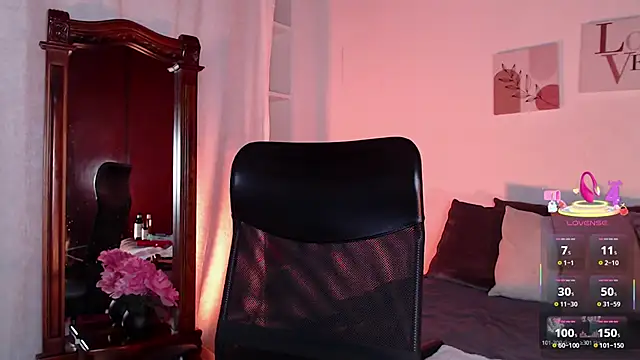 Snapshot of madisex_s chatting on 10/01/25, 12:55 madisex s online show from 10/01/25, 12:55