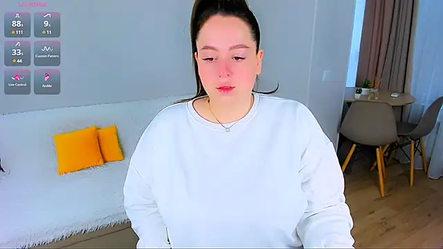 Snapshot of Feral__berry__ chatting on 11/17/25, 07:58 Feral berry online show from 11/17/25, 07:58