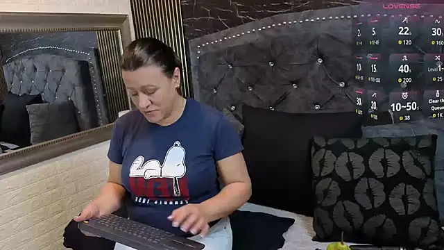 charlotte  G online show from 04/13/26, 10:32