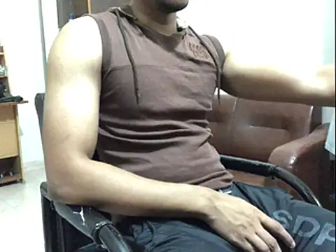 Snapshot of Zeuhorny chatting on 12/20/25, 12:23 Zeuhorny online show from 12/20/25, 12:23