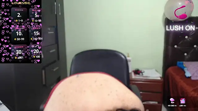 Snapshot of hairyglad69 chatting on 03/01/25, 02:02 hairyglad69 online show from 03/01/25, 02:02