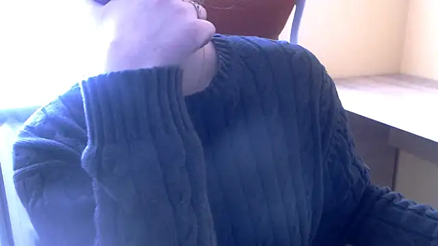 Snapshot of Alisha_XO chatting on 03/04/26, 09:26 Alisha XO online show from 03/04/26, 09:26