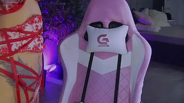 Snapshot of shayblonde chatting on 12/25/24, 09:11 shayblonde online show from 12/25/24, 09:11