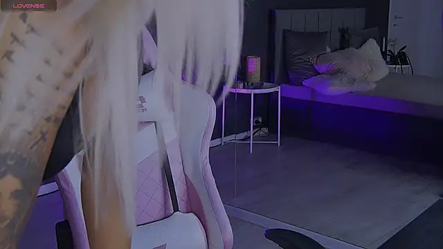 Snapshot of shayblonde chatting on 12/28/24, 09:08 shayblonde online show from 12/28/24, 09:08