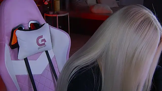 Snapshot of shayblonde chatting on 01/05/25, 09:36 shayblonde online show from 01/05/25, 09:36