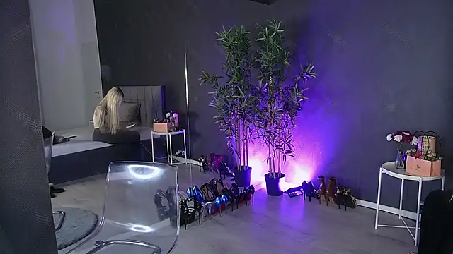 Snapshot of shayblonde chatting on 03/12/25, 02:34 shayblonde online show from 03/12/25, 02:34