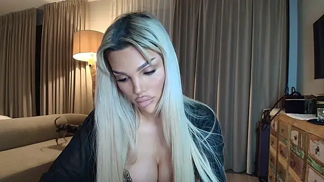 Snapshot of shayblonde chatting on 01/08/26, 06:43 shayblonde online show from 01/08/26, 06:43