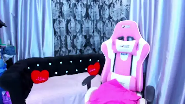 KamilaFoxy online show from 09/17/25, 04:14