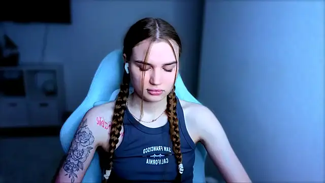 StellaLawless online show from 11/28/25, 08:55