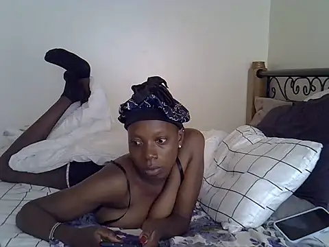 Snapshot of Sweet_Bear chatting on 03/10/25, 04:38 Sweet Bear online show from 03/10/25, 04:38