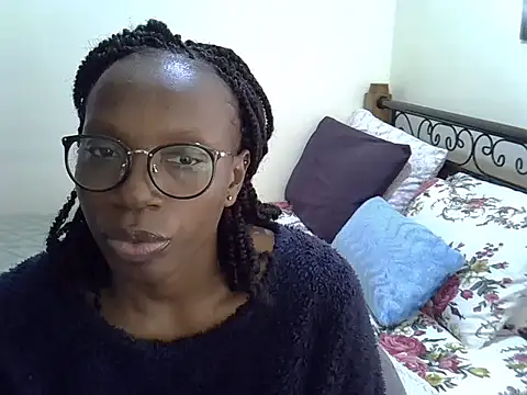 Snapshot of Sweet_Bear chatting on 09/11/25, 03:12 Sweet Bear online show from 09/11/25, 03:12