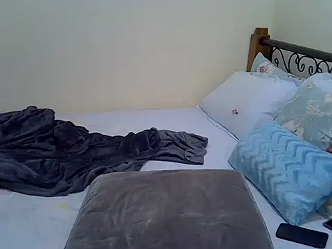 Snapshot of Sweet_Bear chatting on 10/12/25, 05:17 Sweet Bear online show from 10/12/25, 05:17