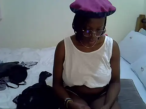 Snapshot of Sweet_Bear chatting on 11/10/25, 04:17 Sweet Bear online show from 11/10/25, 04:17