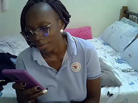 Snapshot of Sweet_Bear chatting on 11/12/25, 05:35 Sweet Bear online show from 11/12/25, 05:35