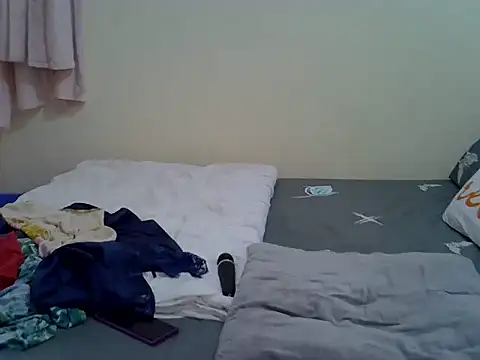 Snapshot of Sweet_Bear chatting on 12/17/25, 06:08 Sweet Bear online show from 12/17/25, 06:08