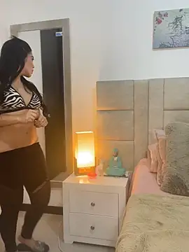 Snapshot of valecruz903 chatting on 09/16/25, 01:56 valecruz903 online show from 09/16/25, 01:56