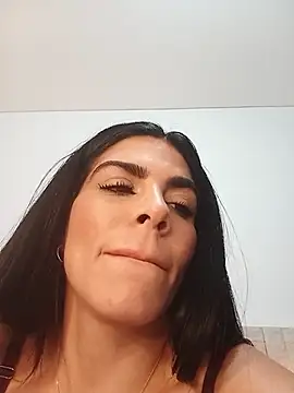 Snapshot of valecruz903 chatting on 09/23/25, 06:00 valecruz903 online show from 09/23/25, 06:00