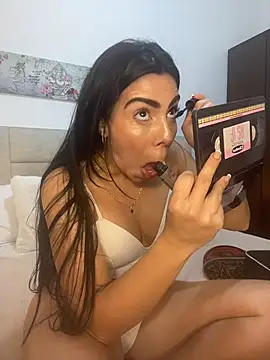 Snapshot of valecruz903 chatting on 10/04/25, 07:45 valecruz903 online show from 10/04/25, 07:45