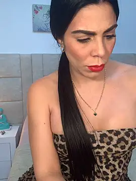 Snapshot of valecruz903 chatting on 10/14/25, 05:36 valecruz903 online show from 10/14/25, 05:36