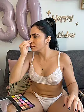 Snapshot of valecruz903 chatting on 11/04/25, 05:12 valecruz903 online show from 11/04/25, 05:12