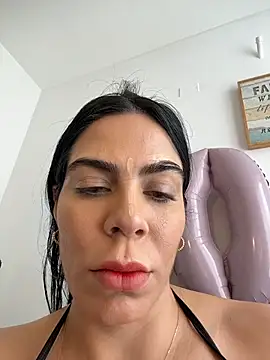 Snapshot of valecruz903 chatting on 11/08/25, 05:56 valecruz903 online show from 11/08/25, 05:56