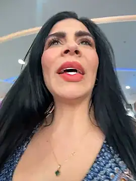 Snapshot of valecruz903 chatting on 11/10/25, 05:34 valecruz903 online show from 11/10/25, 05:34