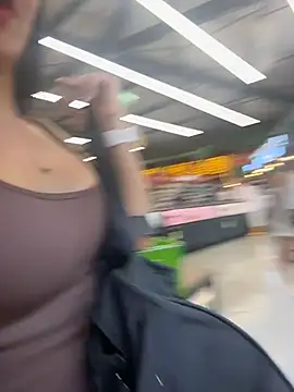 Snapshot of valecruz903 chatting on 11/26/25, 06:09 valecruz903 online show from 11/26/25, 06:09