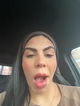 Snapshot of valecruz903 chatting on 12/02/25, 04:57 valecruz903 online show from 12/02/25, 04:57