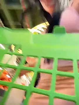 Snapshot of valecruz903 chatting on 12/05/25, 04:58 valecruz903 online show from 12/05/25, 04:58