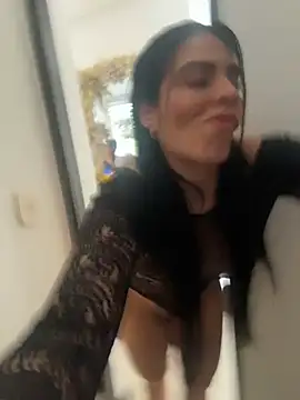 Snapshot of valecruz903 chatting on 01/08/26, 05:48 valecruz903 online show from 01/08/26, 05:48