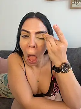 Snapshot of valecruz903 chatting on 01/14/26, 02:44 valecruz903 online show from 01/14/26, 02:44