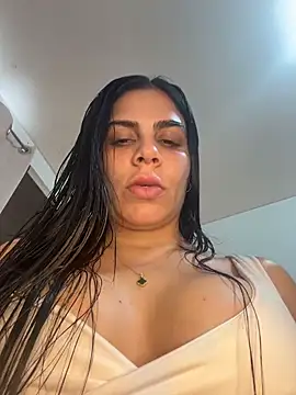 Snapshot of valecruz903 chatting on 01/16/26, 03:05 valecruz903 online show from 01/16/26, 03:05