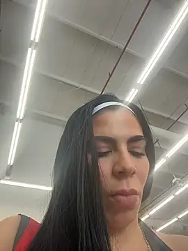 Snapshot of valecruz903 chatting on 02/12/26, 03:40 valecruz903 online show from 02/12/26, 03:40