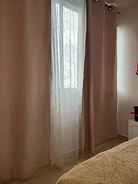 Snapshot of valecruz903 chatting on 02/18/26, 04:36 valecruz903 online show from 02/18/26, 04:36