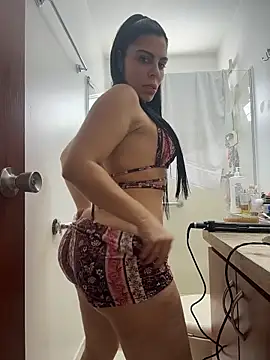 Snapshot of valecruz903 chatting on 02/24/26, 05:22 valecruz903 online show from 02/24/26, 05:22