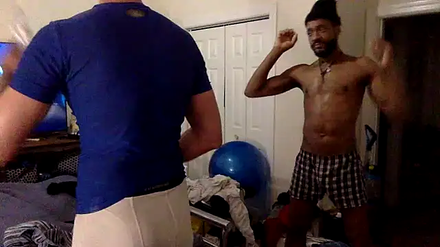 Snapshot of TheOnlyTwinTowers chatting on 12/15/24, 10:07 TheOnlyTwinTowers online show from 12/15/24, 10:07