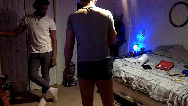 Snapshot of TheOnlyTwinTowers chatting on 02/17/25, 07:47 TheOnlyTwinTowers online show from 02/17/25, 07:47