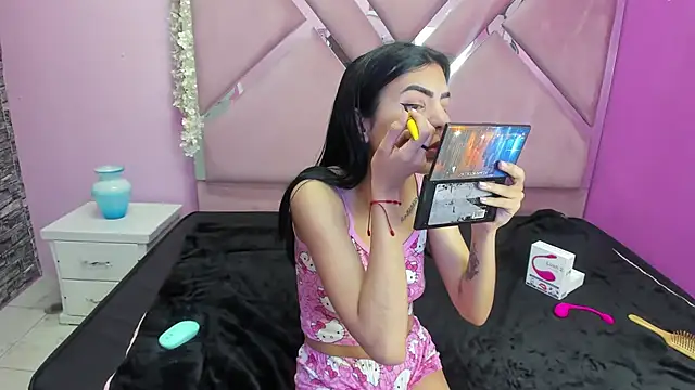 IsisRouse online show from 02/09/25, 03:22