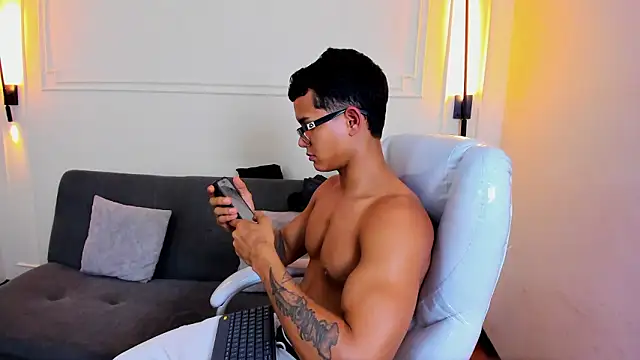 Paradise boy s online show from 03/25/26, 06:25