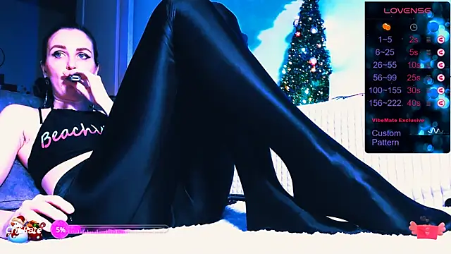 Snapshot of Lina_Owl chatting on 12/20/24, 07:28 Lina Owl online show from 12/20/24, 07:28