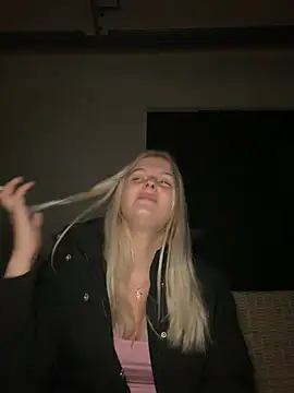 Snapshot of Allylove03 chatting on 05/02/26, 04:28 Allylove03 online show from 05/02/26, 04:28