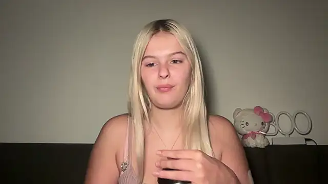 Snapshot of Allylove03 chatting on 06/15/26, 03:20 Allylove03 online show from 06/15/26, 03:20