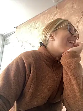 Miabonnett  online show from 11/03/25, 12:06